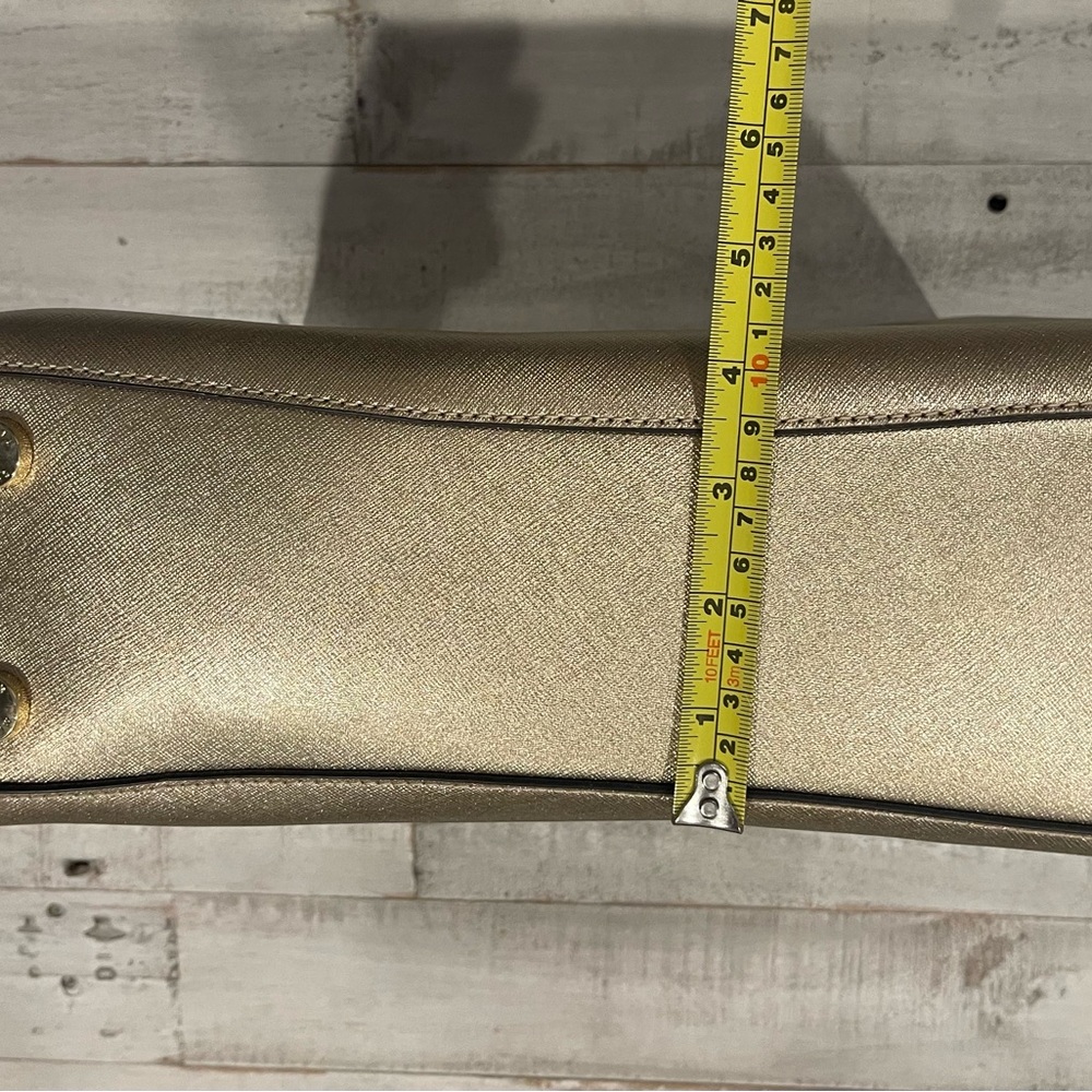 Michael Kors Gold Shoulder Bag with Structured Shape and Curved Handle - Picture 5 of 10